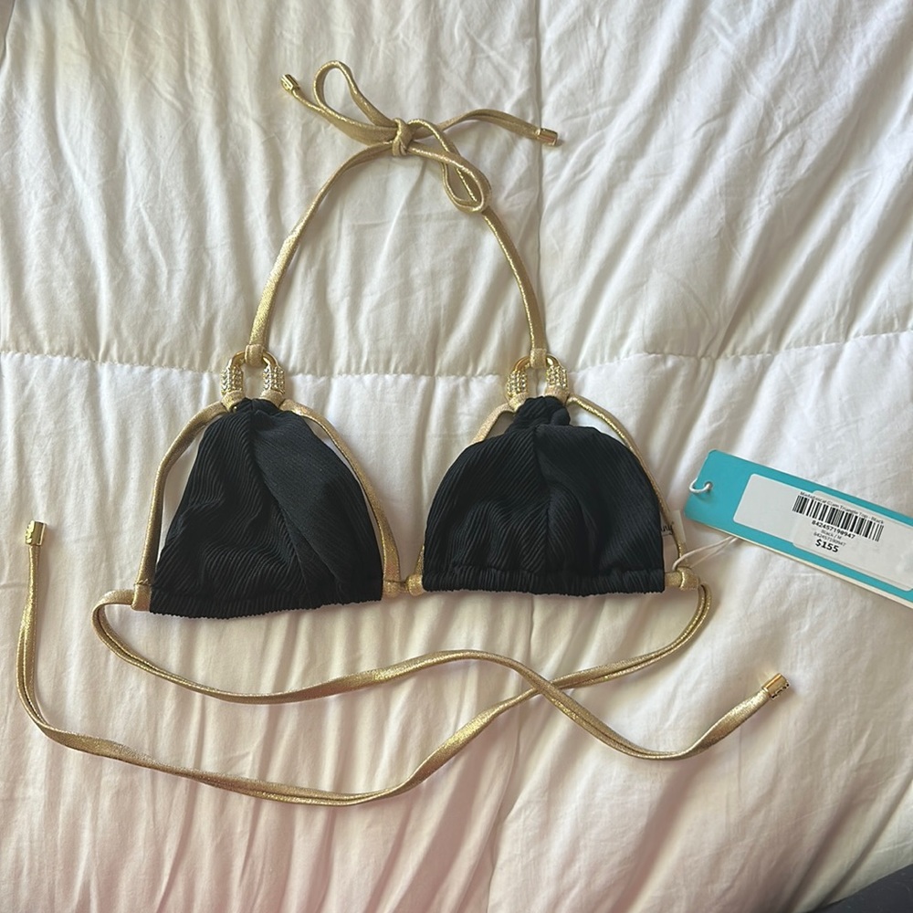Beach Bunny Madagascar Black top size M